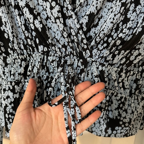 Dynamite Blouse Large - Picture 2 of 6